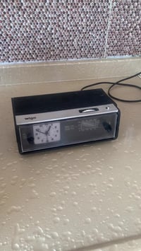 راديو ابو ساعة • شغال كهربا وبطارية • ألماني ١٩٨٠