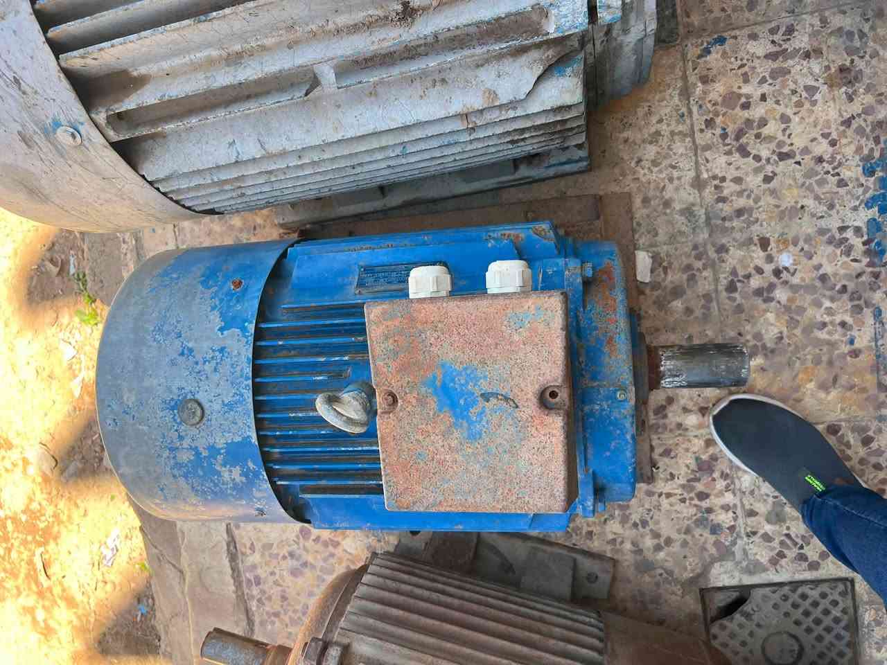 للبيع ماطور كهربائي 40 احصان ابلادي ماملفوف العنوان سامراء رقم هاتف 📞 ***********
