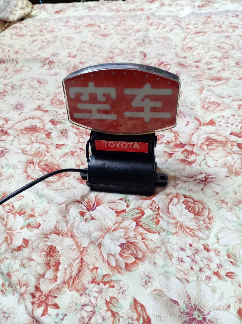 للبيع علامة تكسي تكعد على دشبول ضوئية ياباني ام الحاكيه اصليه وشرط الفحص تفحص وتاخذ فووول اصلي شركه تيوتا ياباني مكاني حي جميله *********** واتساب السعر ٤٠ الف قفل
