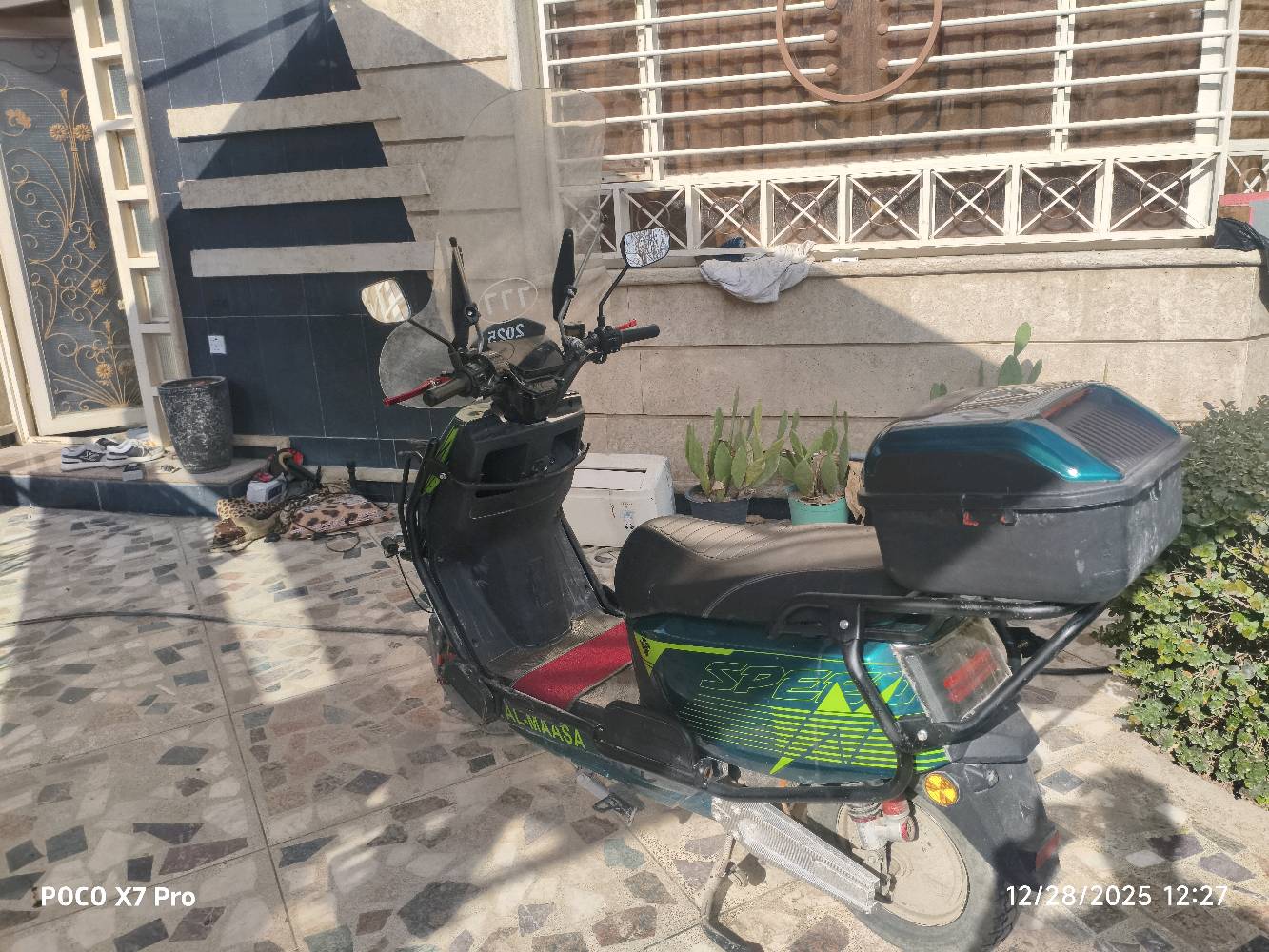 2025 شهر 7 اخذتها ب 950,000 كهربائيات كامله ما بها اي نقص بس دبلات وبها كسر بالبلاستيك الامامي ابيع بسعر 750,000 وبيها  مجال