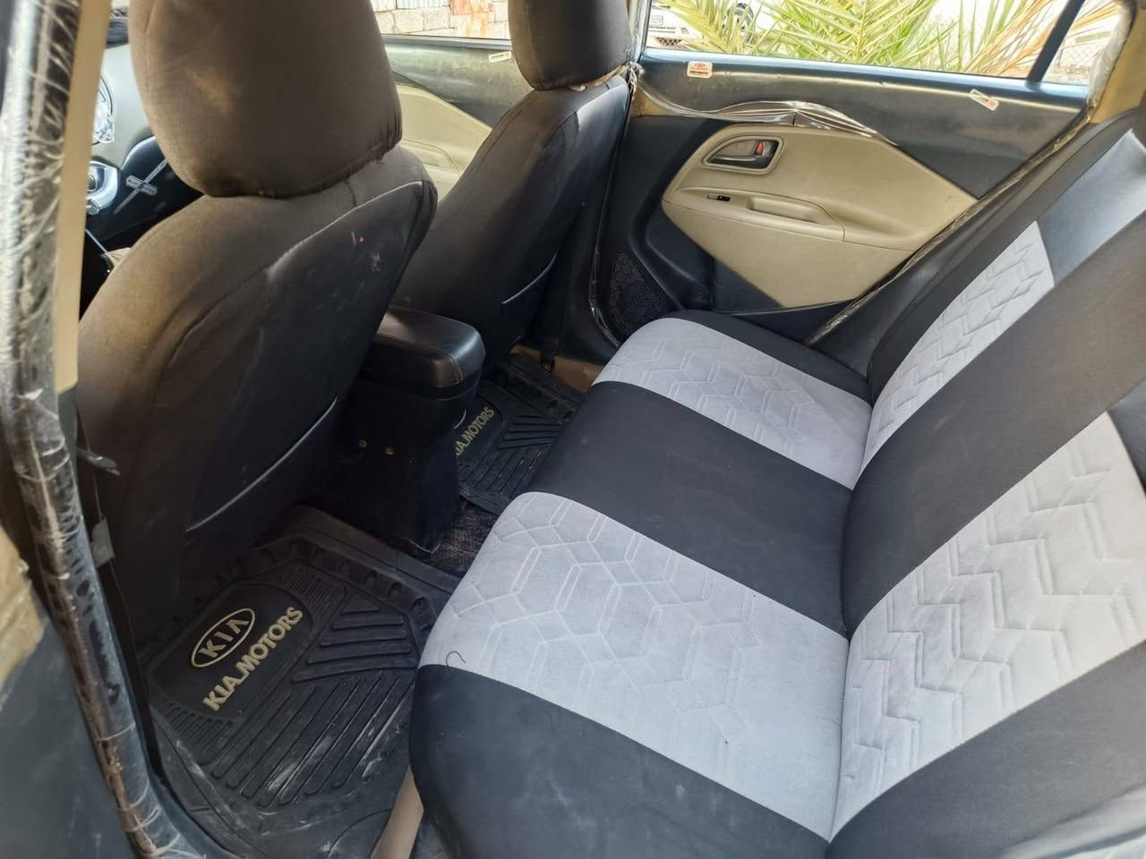 كيا ريو موديل 2015 كوري
محرك 1600 دوش نضيف
كير at نضيف
سنويه بأسمي تحويل ثاني يوم
هيئه وغرامات مصفره
ضررها بوند مبدله وتقليطات بسيطه مال تكسي فقط
سعرها 88 وبيها مجال
***********
