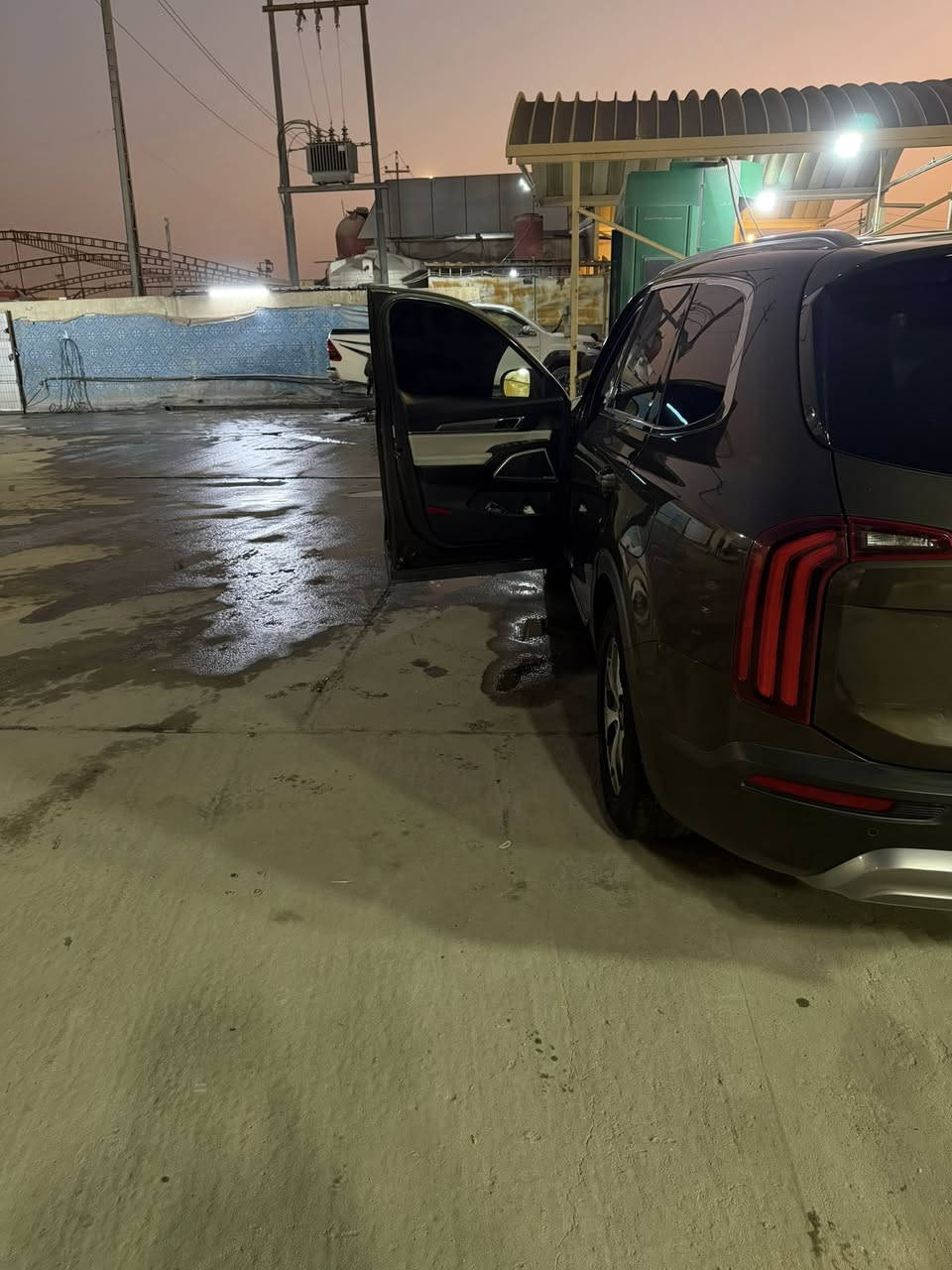 السلام عليكم ورحمة الله وبركاته. .
______________________________________
اسم السيارة:كيا تولرايد. 
زيتوني مميز 
المديل :2022 فول
الضرر: بنيد نفسه وجاملغ مبدال 
رقم ذي قار 
————————————————————————
1-حجم المحرك 6 سلندر 3800. 
2-بصمه ابواب وتشغيل عن بعد. 
3-فتحه سقف 
4-زنون عالي ناصي آصل. 
5-اشاير مري. 
6-الكراسي الامامية كهرباء. 
7-جنطة كهرباء. 
8-حساس امامي خلفي. 
9-كامرة خلفي دوارة. 
10-تحديد مسار. 
11-مانع اجتياز جانبي. 
12-كنترول خلفي منفصل للتبريد. 
13-تحكم مناخي منفصل. 
14-تحكم ستيرن جهيتن. 
15-وضعيات القيادة. 
16-تبريد وتدفئة الكراسي الاماميةو الخلفية 
17-ستائر جانبية
18-شاحن لاسلكي ومنافذ ups كافة المقاعد  
*وباقي الموصفات المعروفة 
السعر مناسب تواصل على ***********
