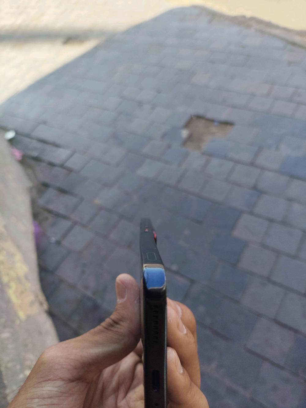 infinix gt 30 pro 
كاميرا ١٠٨ ميغابيكسل 
بطارية ٥٥٠٠ بسرعه٤٥واط 
معالج دايمنستي ٨٣٥٠/ ١٢٠ فريم
شاشة امولد ١٤٤ هرتز 
ذ٥١٢/١٢ 
كلشي موضح بالصور 
كاميرا بالزوم تغوش
وين موقعك/المنطقة بالضبط حتى الزبون يعرف منين يستلمه ويفحصه؟: 
واسط قضاء الصويرة 
الملحقات كلها وياه لو بس الجهاز؟ (علبة، شاحن، كيبل، كفر، إبرة الشريحة): 
ملحقات كامل 
شنو سبب البيع؟ والسعر ثابت لو بي مجال للمراوسة؟: 
سعر بي مجال للشراي 