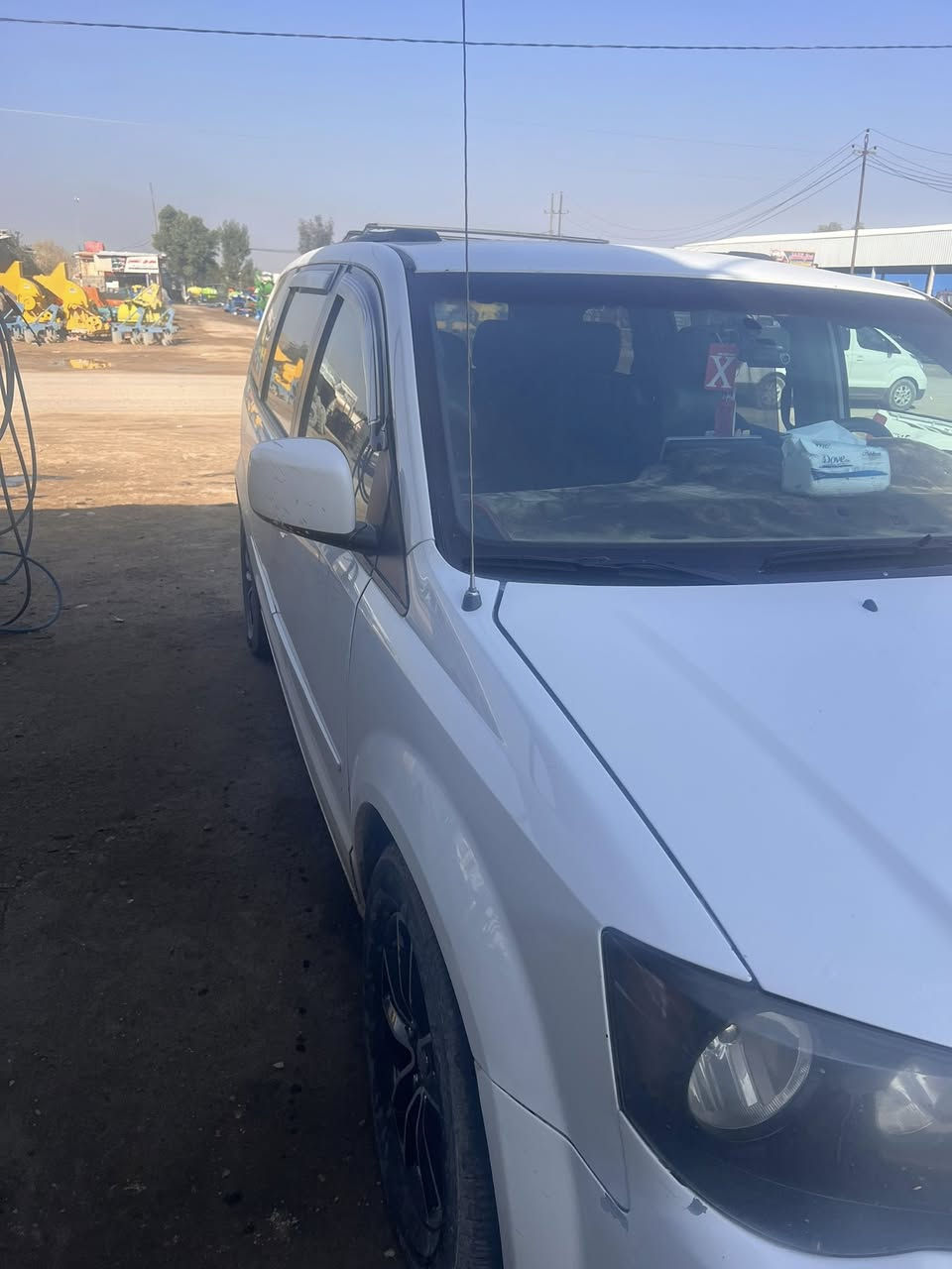 من رخصت الدمن محترم   دوج كرفان فول موصفات جيتي موديل ٢٠١٧  رقم سليمانيه***********
