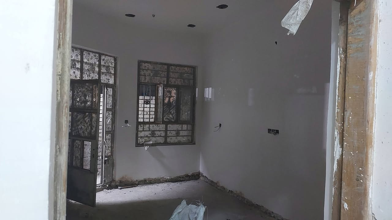 السلام عليكم بيت بحي الكوفه للايجار عالشارع العام قرب دلاليه السيد100.             ***********
