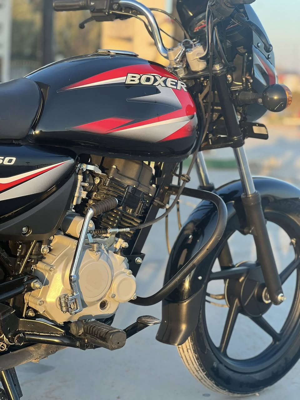 السلام وعليكم دراجة بوكسر موديل ٢٣ اوراق جاهزة تكدر ترقم هسه الترقيم مفتوح مابيهة نقص ولا برغي النظافة خير من الله مكان الدراجة ديالى ناحية جديدة الشط للاستفسار اتصل وادلل ***********
