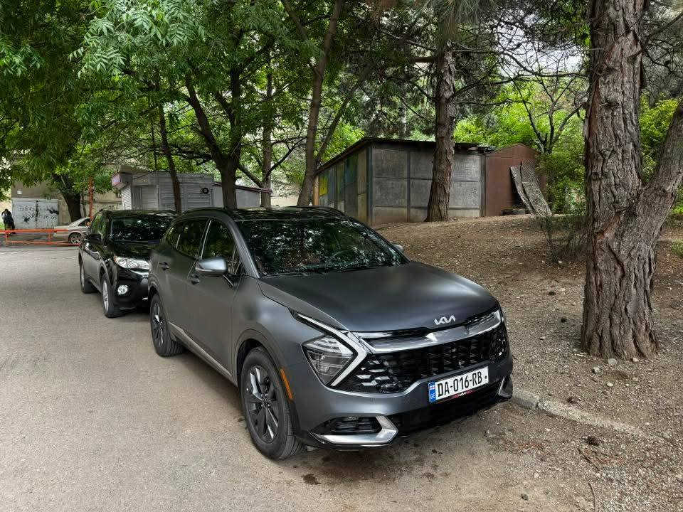 السيارة للبيع في جورجيا تبليسي العاصمة الجورجية 🇬🇪 

كيا سبورتاج SX برستيج 2024 هايبرد للبيع
كيا سبورتاج SX برستيج 2024 هايبرد للبيع (أعلى المواصفات)
المعروضة بالسعر جورجيا 145ورقة
أضفتُ إشارات انعطاف خلفية عند الفرملة، بالإضافة إلى إضاءة انتقالية عند التوقف. أضواء إضافية متصلة ببعضها.
مواصفات كاملة، لونها رمادي مطفي مع مقصورة داخلية حمراء، مزودة بكل ما يلزم: كاميرا 360 درجة، حساسات تجاوز، فرامل أوتوماتيكية، تشغيل


**إذا كنت صاحب هذا الإعلان وتريد حذفه لأي سبب، رجاءا أرسل رسالة إلى الدعم الفني**
