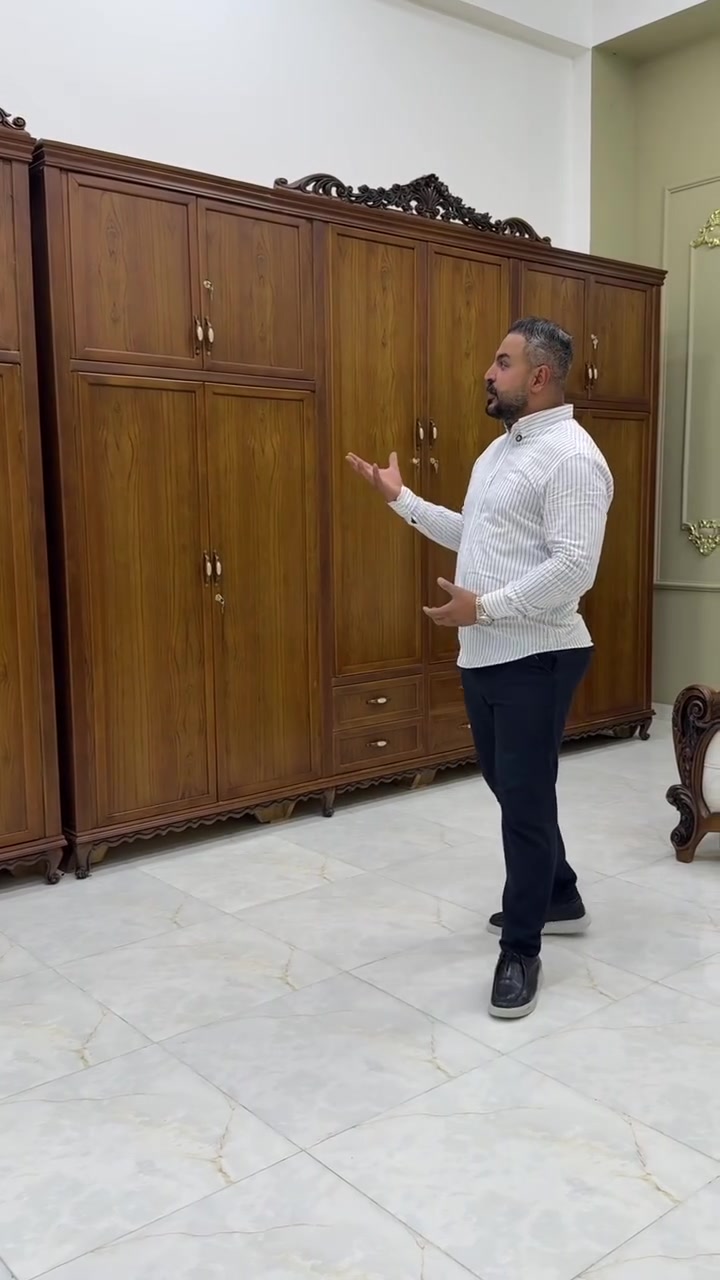 ✨

🔥 عرض خاص بسعر 2,750 🔥

✅ نجارة عراقية 100/100
✅ يتكون الموديل من 11 قطعة

📌 المواصفات:
• هيكل خشب زان ثقيل
• الوجه صاج طبيعي 5 ملم
• الداخل صاج طبيعي 4 ملم
• قواعد بلوك
• الضهر جرجوبه شد براغي
• التوج والأرجل والكفاسيج كلهن خشب زان
• التخت لوح خشب ثقيل 6 أرجل

🎨 الأصباغ:
لون بندقي كلير مطفي درجة أولى

📏 القياسات:
• عرض الكنتور: 3.45 م
• الارتفاع: 268 سم
• الزاوية بارتفاع الكنتور

🚚 خدمة النقل والتنصيب مجاناً إلى جميع المحافظات
♻️ خدمة استبدال الغرف القديمة متوفرة داخل الشركة

📞 للاستفسار أو المراسلة:
***********

شركة دار الملوك للأثاث العراقي

📍 العنوان: واسط / العزيزية / الشارع العام مقابل استراحة المسافر
📍 صالة العرض مجاور محطة وقود الدر

