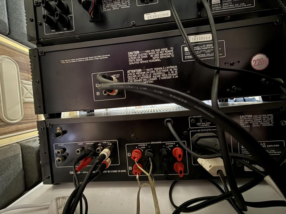 Sansui
صناعة اليابان نظيف جداً غير داخل تصليح حجم احترافي كهرباء 220 السعر 300 الف دينار بدون سماعات / لايوجد توصيل .. تجي تفحص وتقتنع وتاخذ جهازك والله وياك
***********
