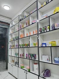 6 ڤاترينات رفوف للبيع الطول مترتين ونص والعرض متر و20 سعر الڤاترينة ال...