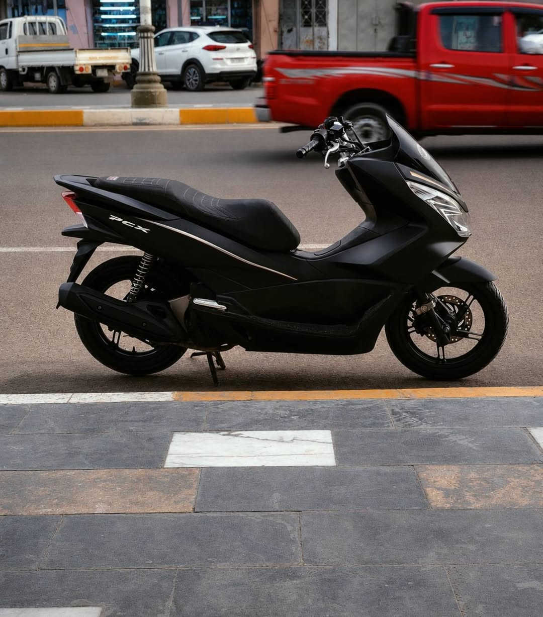 السلام عليكم pcx جيل ثاني ياباني مكينه ١٥٠ للبيع مكفوله كافله عامه حساسات كلها شغاله منزلها من الرمبه مامفتوحه بلاديه كهربائيات كلها شغاله ماشيه ١٠٥ عله ايدي نزلتها ب١٤ ورقه دراجه زلغ مابيها شلعه ومعدل رايدها ب ١٩٠٠. بيها مجال بسيط مكاني صلاح الدين الدجيل وهاذ رقمي ***********
