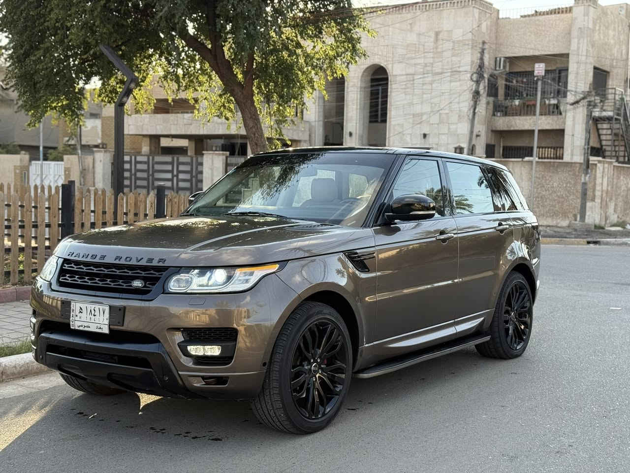 سلام عليكم
رانج روفر 2014 سبورت 
وارد الماني بدون حادث فقط صبغ دعاميات وشبر بين الباب والجاملغ الخلفي 
مواصفات 
شاشة جبيره 
كامرة 
بيبان شفط
جكات 
بجم زنون دينامك
ثلاجه
كشنات جلد 
رادرات جانبيه
بانورما 
6 سلندر 
رقم بغداد هزة جديدة بدون نقوصات بدون اي مسج 
السعرررر 26000 وبيها مجال 
العنوان بغداد اليرموك 
***********
