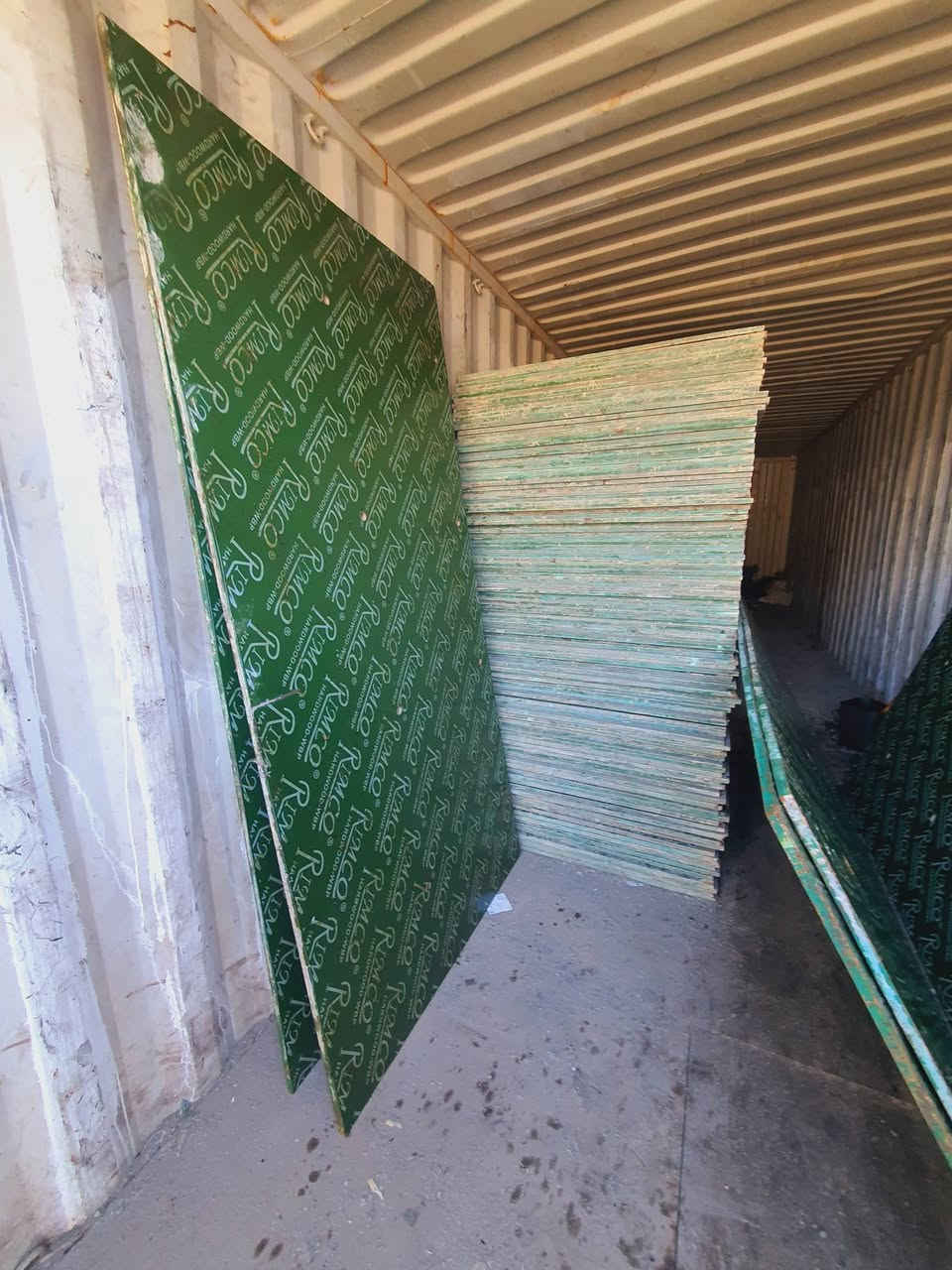 السلام عليكم 
يعلن مكتب وسكلة الحاج جاسم حماده عن توفير بلاويد روسي مستعمل مره واحده فقط مغلف بطبقة بلاستك  طول ٢،٤٠×١،٢٢
١٨ ملم يوجد فيه ثقوب كما موضح في الصور 
 
  ( ملاحظة الأسعار قابلة للتفاوض والتعامل حسب الكميات  والمكان ) 

 *للإستفسار            ***********
                             ***********
                             ***********

*العنوان :ديالى - جلولاء - الشارع العام ،مقابل دائرة النفوس 

*يوجد خدمة توصيل جلولاء والاطراف
