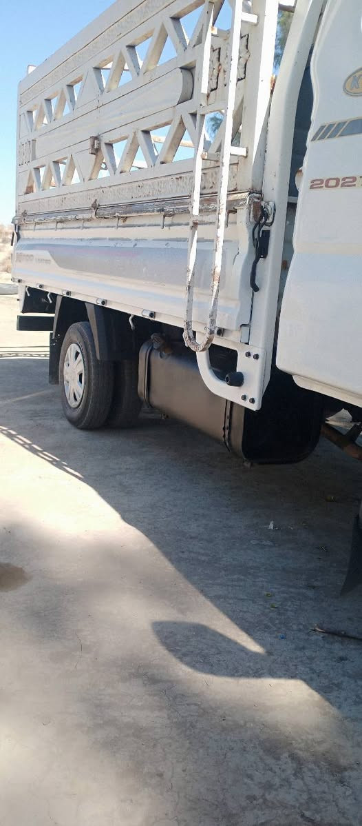 كيا حمل 2700 
موديل ٢٠١٣
سنوية جديدة بأسمي 2028 رقمه نجف    تحويل بأي مكان اني حاضر 
السياره تعمير جديد صدر جديد بالباكيت تخم تاير وسبير 
محرك وشاصي مكفول 
السياره بدون اي حادث فقط بنيد مبدل والباقي كفاله عامه
السيارة جاهزة من كلشي متحتاج صرف 
كهربائيات فوول 
محرك تجفيت قبل شهر  مابي لاتنقص ولابخار 
السيارة كلش حلوه ابيعها لجناي ابيع هيه والمحجر
 ***********
***********
