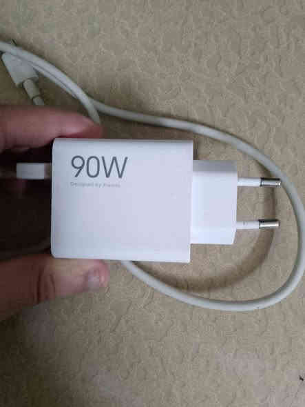 السلام عليكم للبيع بوكو F6 ذاكرة 512 مواصفات معروفه معالج قوي ببجي 120 فريم نضافة اخو جديد موضح ب صور كارتونه ضايعه شاحنه اصلية موجودة مكاني بغداد الدورة سعر 350 بي مجال بسيط حك الجيه 

استفسار ***********
