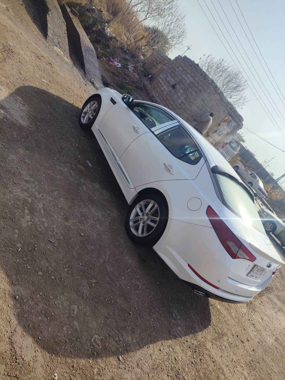 السلام عليكم 
سيارة اوبتما 2013 خليجي 
مكينة 2400 حدادية نظيفة تخم تاير تبريد
بصمه مرايات شفط السيارة خير من الله 
السعر 115 وبيها مجال للشراي 
***********
