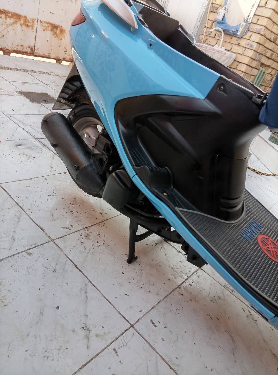 السلام عليكم دراجة فراشة نثية كرستال /// محرك خير من الله خرسة ماتنسمع // دبلات ورة وكدام شغالة اشاير هورن لايت عالي ناصي سلف هندر كهربائيات كله شغالة عداد طوافة شغالة / يرادله سيم كيلو متر  قفل ستيرن تايرات جدد كفرات بلادي ختم واحد بلواقع احلة من الصور  / الباتري ضعيف يرادلة تبديل // السعر 400 وبيه مجال //بابل القاسم //***********
