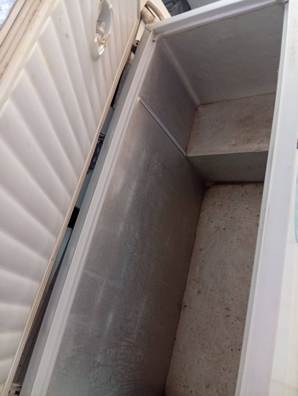 للبيع
مجمدة شرط شغل كونكورد حجم جبير 
ثلاجة شرط شغل حجم 20 
للتواصل خاص او عبر الرقم ***********
