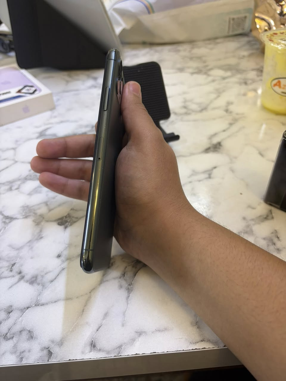 ايفون 11 برو ماكس و ايفون 7 للبيع
ايفون ال 11 برو ماكس: مكفول كفاله عامه بطاريه 77 اصل الجهاز مطاب اي صيانه ابداً مكفول من الفتح 
السعر 325 الف وبي مجال بسيط للشراي 
ايفون 7: مطاب اي صيانه بس بعض الخدوش ونكراش بسيط بل ضهر  + كامره خلفيه بيها هزه اما الكامره الاماميه تشتغل بوضع البلاد + بصمه ما تشتغل السعر 30 الف 
مكاني بغداد العامريه 
للتواصل واتساب : ***********
