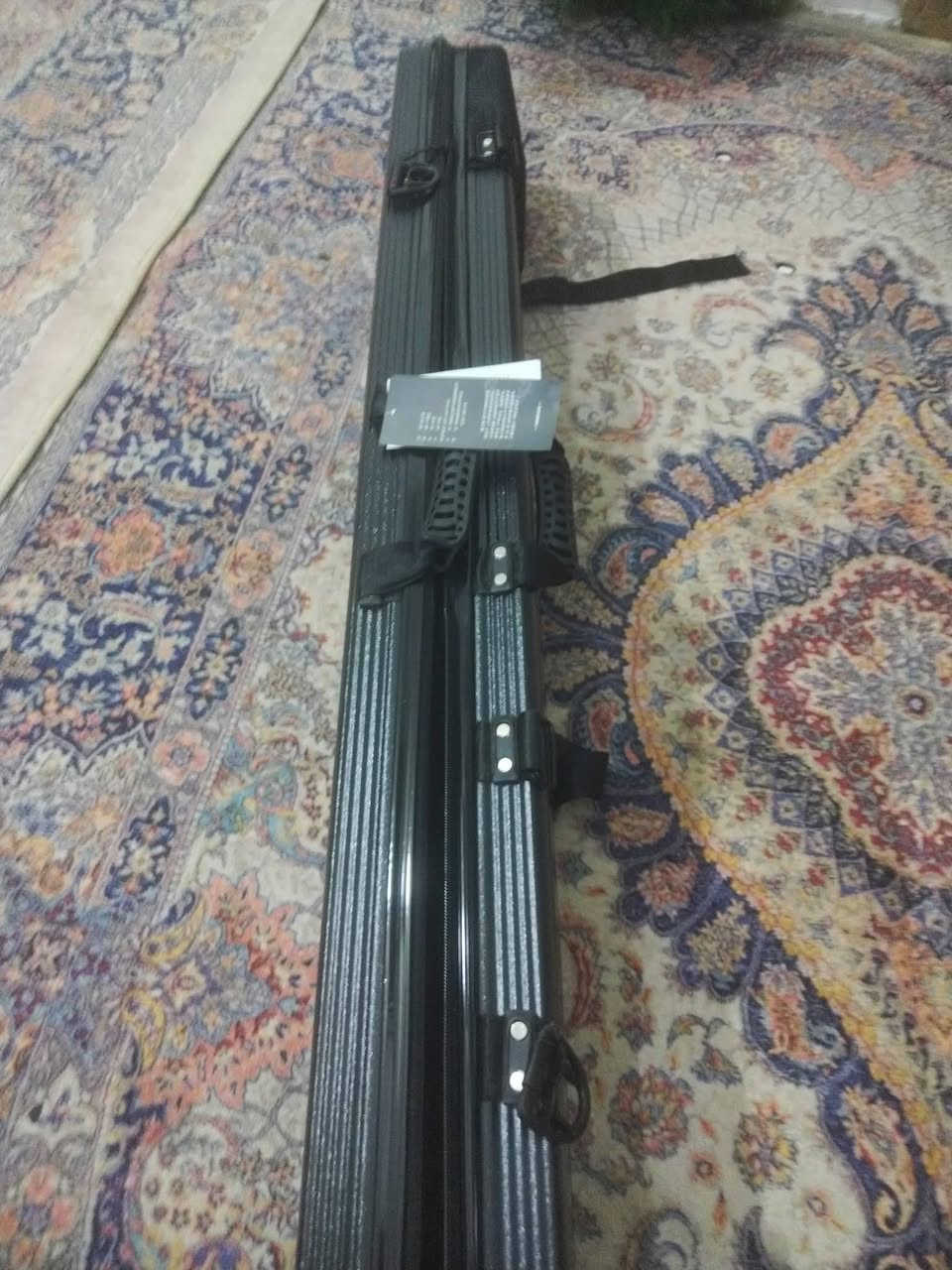 متوفر جنطه حجم كبيره 
القياس ١٣٠ في ١٦
حقيبة صلبة لحماية ونقل عصي البلياردو أو السنوكر. 
العلامة التجارية: تحمل الحقيبة علامة YUZHIYUAN.
الوظيفة: مصممة خصيصاً لحماية عصي اللعب من الكسر أو التلف أثناء التنقل.
التصميم: توفر تصميماً صلباً ومتيناً لضمان أعلى مستويات الأمان للمعدات بداخلها


**إذا كنت صاحب هذا الإعلان وتريد حذفه لأي سبب، رجاءا أرسل رسالة إلى الدعم الفني**