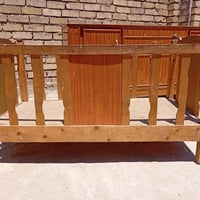 بوفيه للبيع السعر 150 وبيها مجال وسرير اطفال السعر 75 رقم الهاتف 07849...