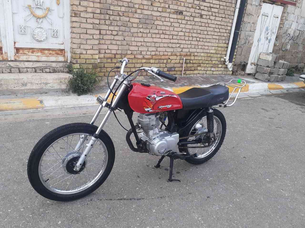 السلام عليكم دراجه للبيع موديل 16 اوراق اصولي تعميره موديل 25 اغراض اصليه دراجه حلوه وجاهزه مكان واسط قضاء الحي والسعر 575 وبيها مجال للشغال والاتصال على الرقم(*********** )
