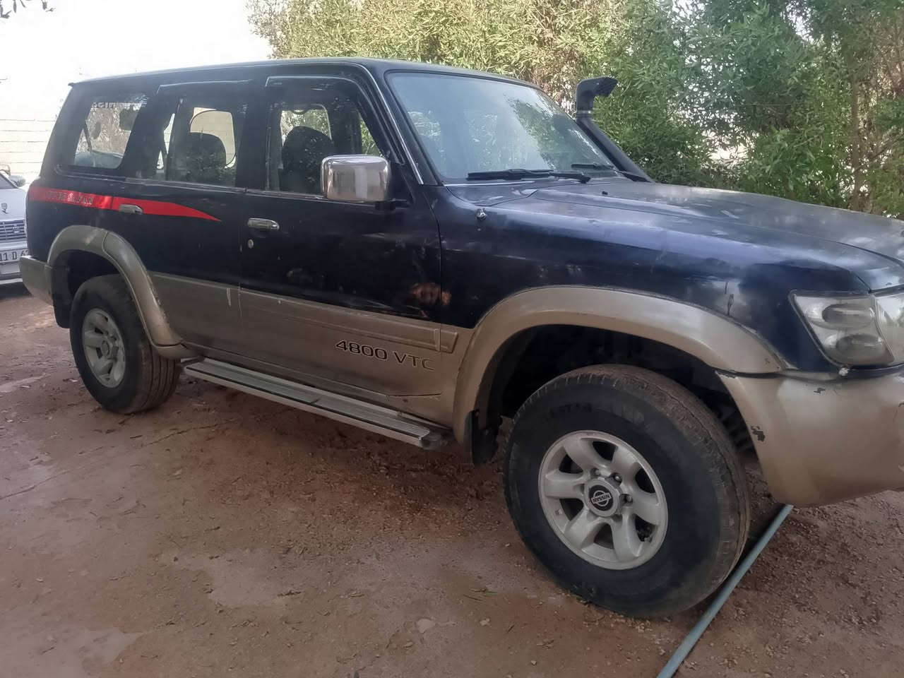 نيسان باترول للبيع سياره جديده بلاد مال جناي موديل1999رقم بصره سعره ٩٠ وبيه مجال اتصل ***********
