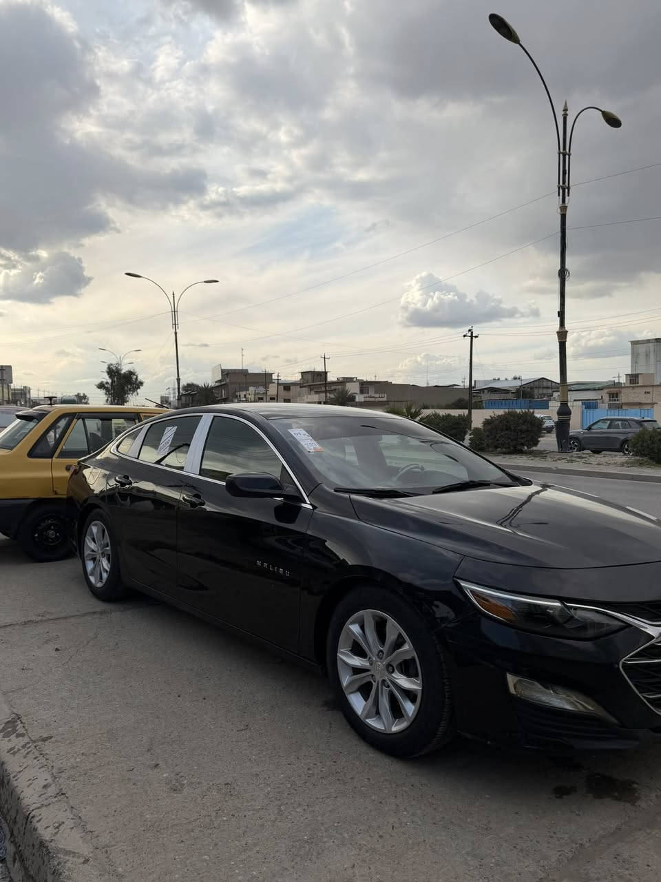 سلام عليكم 
ماليبو للبيع 
2019 
الوان اسود 
مواصفات عاديه تدفى كشانات  كروز سرعه 
ماشيه 70 
الضرر بوند مبدل بدون دواخل 
ارباك سترين فقط 
وبيها بارد بل جالمغ شبر 
رقم نينوى جديد. مميز وسنويه جديده 
السعر 118 وبيها مجال 
مكان موصل 

*********** 
***********
