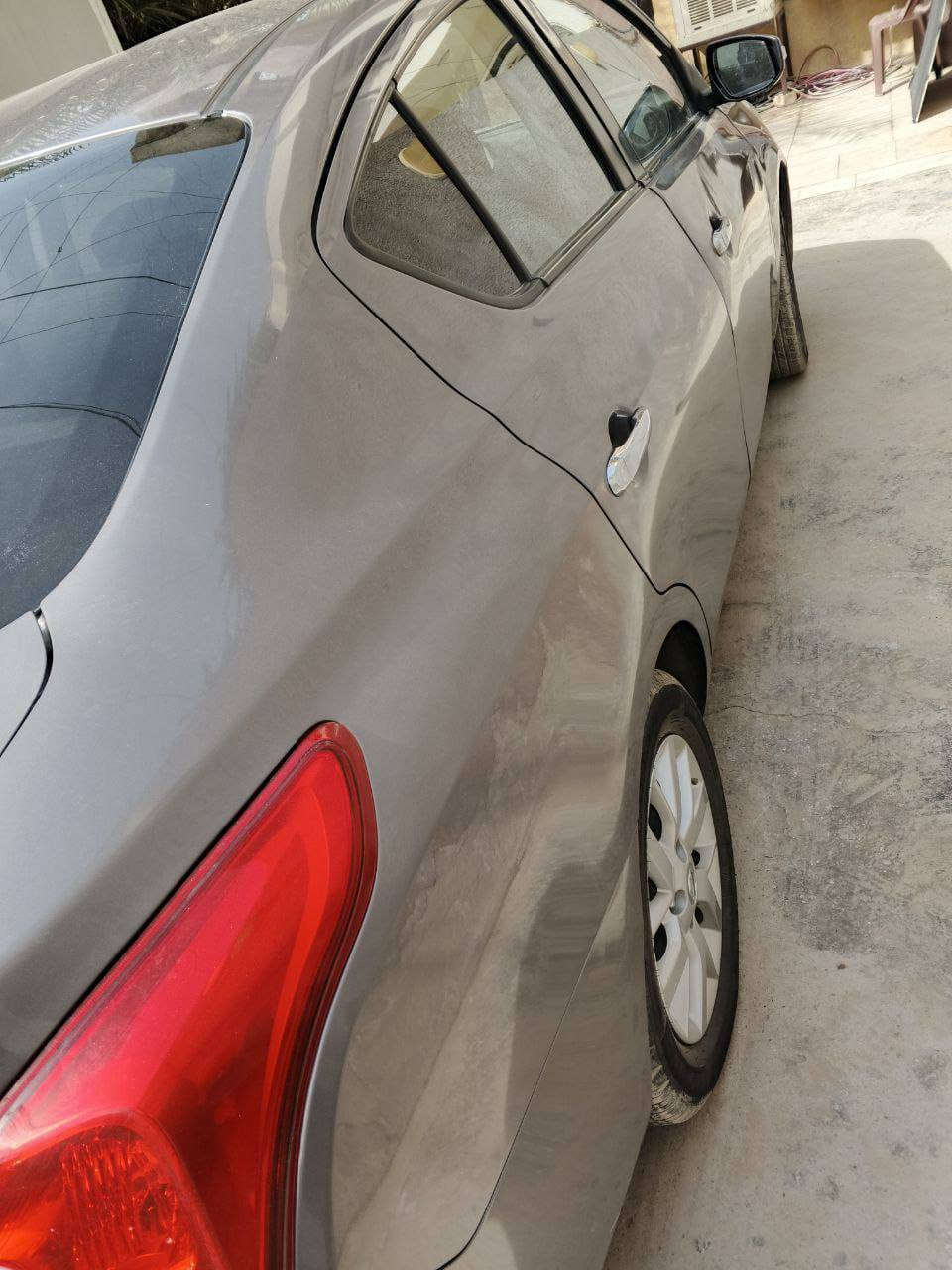 سيارة نيسان سني
موديل 23 لون رصاصي فيلي المكيف قطعتين
الرقم اربيل
باب الأماميه اليمنه مصبوغه 
وبيه تكحيل 
السعر 105 وبيه مجال
مكان السيارة بغداد الدوره
*********** موجود واتساب
