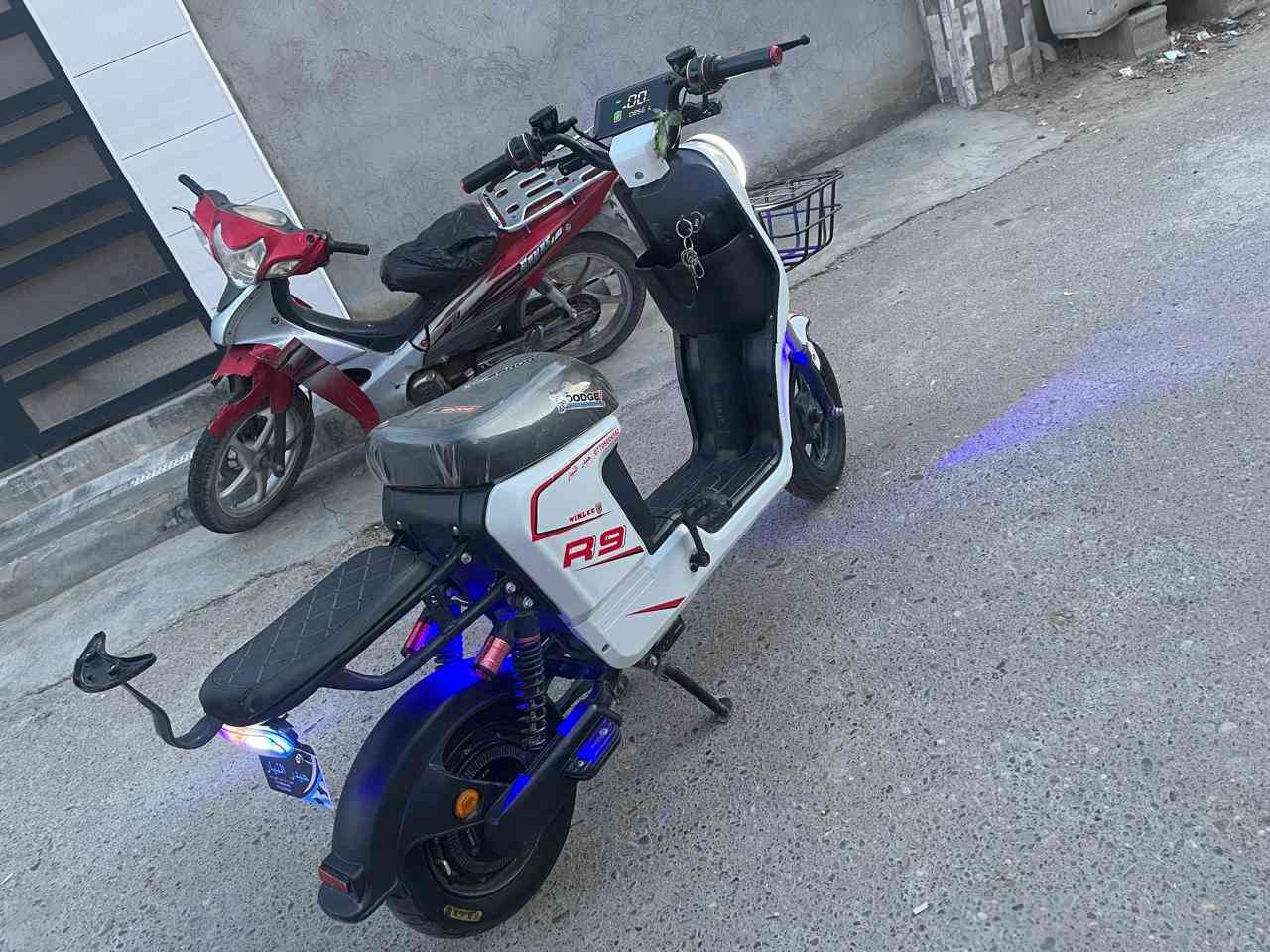 ماطور شحن للبيع سعره ٤٥٠ كامل اي نقص مابي ٦ بطاريات للعلم البطاريات جديده قبل فتره مبدليهه اصليه  ***********
