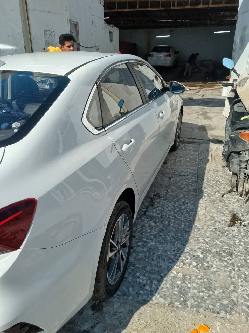 السلام عليكم
K3 مديل 2025 ماشيه 25 الف 

سياره جديده بيها شخط بالبنيد فقط 
سعر 152 وبيها مجال قليل 

***********
