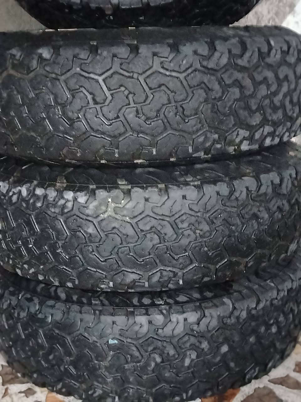 سلام عليكم /تيرات الاندكروز /حجم /16/عل/235/85 تيارات نص عمر بسعر مناسب /رقم الهاتف /***********
