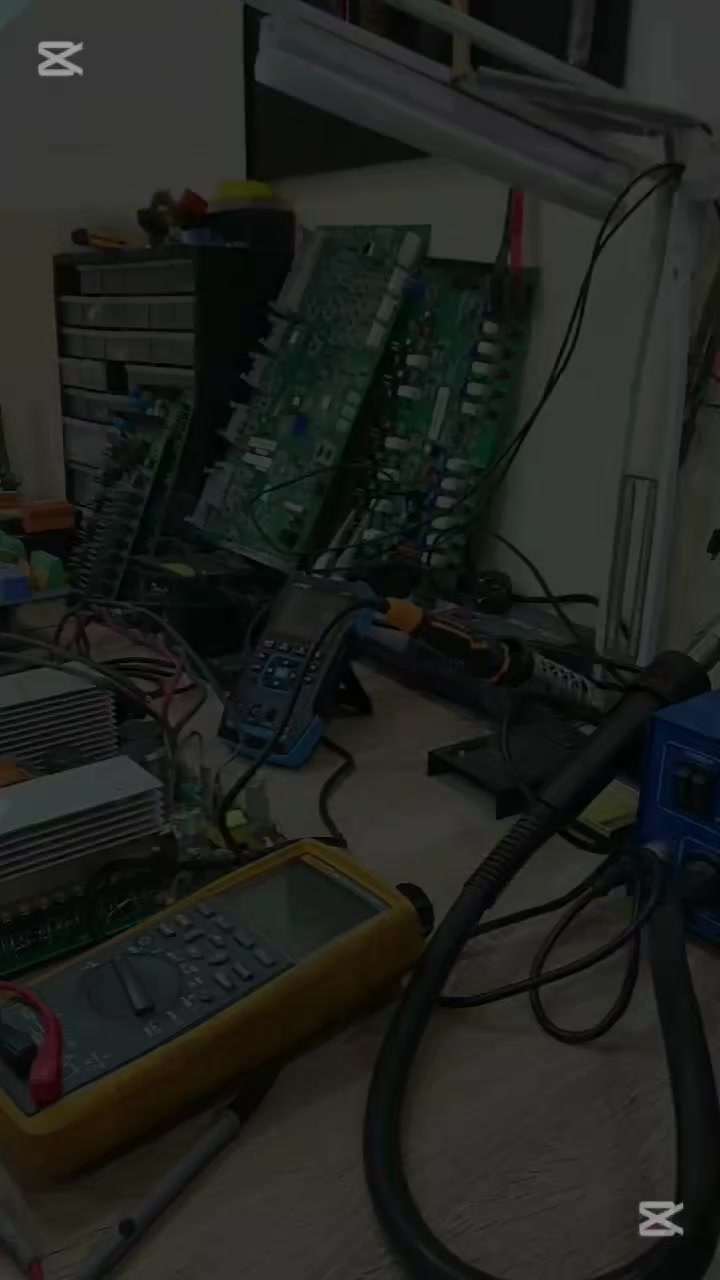 صيانة منظومات الطاقة الشمسية وأنظمة UPS
دروس هندسية مجانية من واقع العمل🪛🔬
 للتواصل واتساب 
***********
***********
#ups
#ups_online
#صيانة
#الطاقة_الشمسية
#مهندسين
#معامل_صناعية
#تشخيص_اعطال
#صيانة_احترافية
#مهندس_صيانة
#اعطال_كهربائية
#مصانع
#معدات_كهربائية
#لوحات_كهربائية
