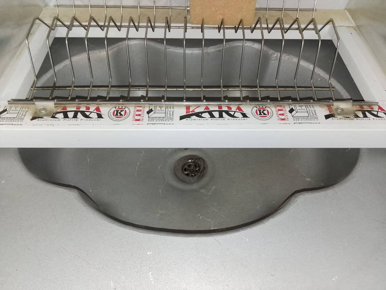 كاونتر جديد ونظيف ما مستعمل فقط اخذتا للتخزين متر ونص مرمر ثقيل للبيع ع الفحص لسى ليبل موجود بي السعر ٢٥٠ وبي مجال بسيط .
***********
