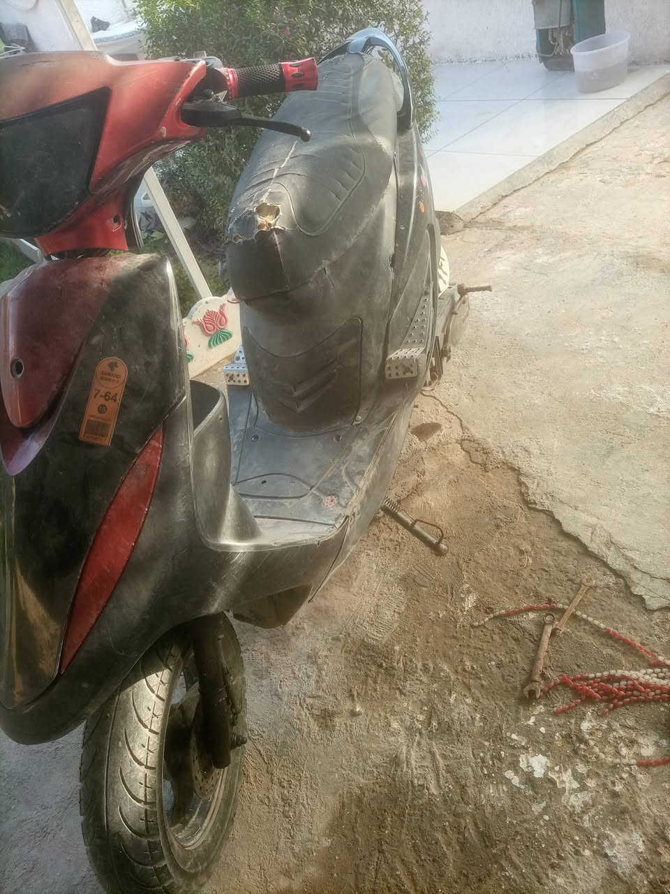 سلام عليكم  دراجه ماكس عدله بدلت دهن الى دراجه دهن مال سيارات وصارت دخن وتركت دراجه وعارضه للبيع مكان ***********بغداد الغزالية رايد كوم حديد سعر250رقم
