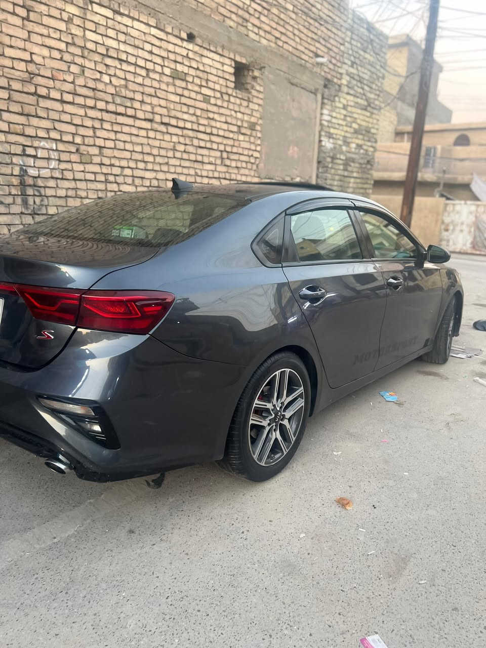 السلام عليكم فورتي 2019 رقم بغداد
السياره بدون صبغ وبدون تبديل حادثهه بارد  فقططط 
المواصفات فئه S
فتحه 
بصمه(تحوير)
تشغيل عن بعد
تحديد مسار 
رادار توقف ذاتي 
بكلايت لد (LED)
كير محور AT (المرغوب)
السعر 127 وبيهه مجال للشراي 
السياره كامله على اخر حبايه نقصهه بوليش فقط مكاني بغداد اي استفسار ***********
