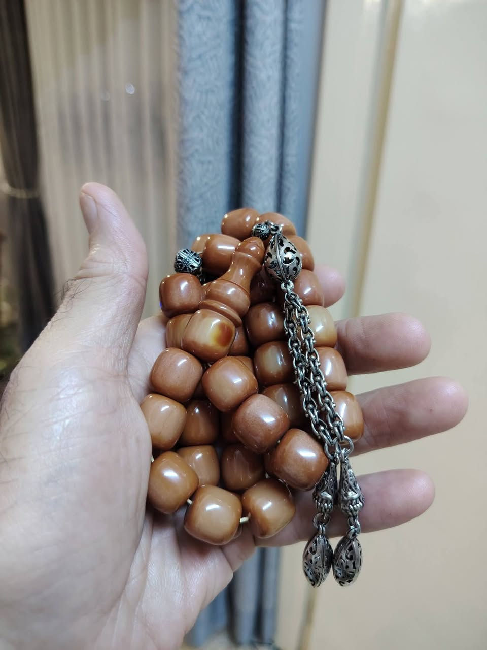 سندلوس تركيه خشنه  مغلفه تقليد الانتيك  غير مستعمله لون جميل جدا محزمه  (( كركوشه انتيمون فواصل فضه ))  الحجم ١٤ × ١٤،٥٠  ملم  جراخه منذ  ٥ سنوات / واتساب  ***********
