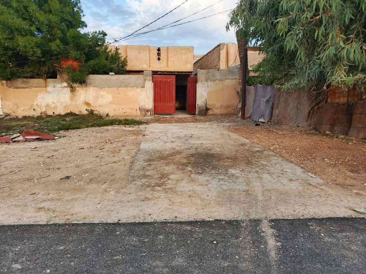 دار لبيع طابو ملك صرف مساحه 134 متر
تقاطع السادة حي العبور. غرفه نوم وهول ومطبخ.  الاتصال *********** بس وتساب الفيس مغلق. تريده تسحب عقاري عادي ينسحب. عليه السعر 35 وبي مجال  بيع مستعجل بيع مستعجل. سعر قطعة تره
