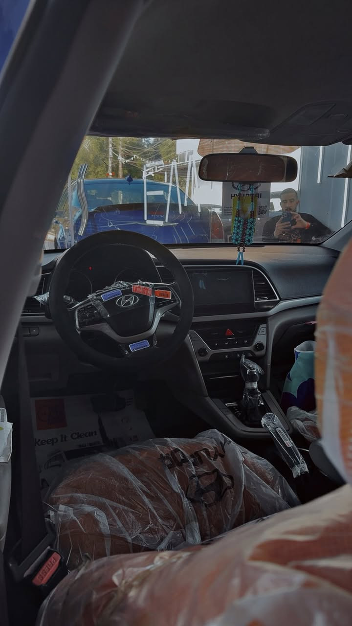 السلام عليكم
اللنترا 2017 
حادثها  فقط البنيد وبلعراق بيها طخه يم الرقم بلجنطه بدون دواخل لغد شاصي حوض مكفووول شرط سونار 
مكينه 2000 دوش كير ايتي ثنينهن على بلاد وخير من الله 
سياره جاهزه بدون اي نقص وبأسمي 
عداد المسافه 97 mi
رقم سليمانيه بأسمي تحويل وكاله بلوكت اليعجبك 
السعر 119 وبيها مجال حگ الجيه
 خابر وبيك خير وتدلل لتعاملني بلرسائل وتعاليق ماعندك رصيد رمش واني اخابرك 

مكاني بغداد الدوره 
***********
