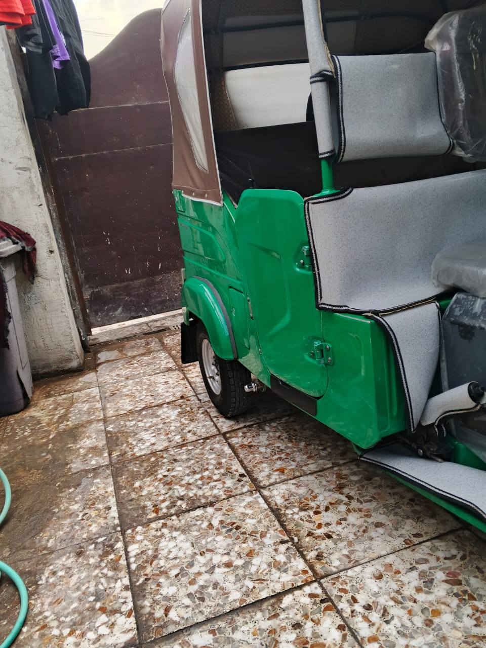 سلام عليكم تكتك البيع موديل 21 رقم وسنويه ارقام نكليزيه ربع مذب عليه تكتك جاهزه عله اخر حبايه كفاله عامه لا ضربه وآله صبغ معمر بيه بس دوس السعر 8200بيه مجال شي قليل بكاني بياع تقاطع درويش هاذه رقمي ***********
