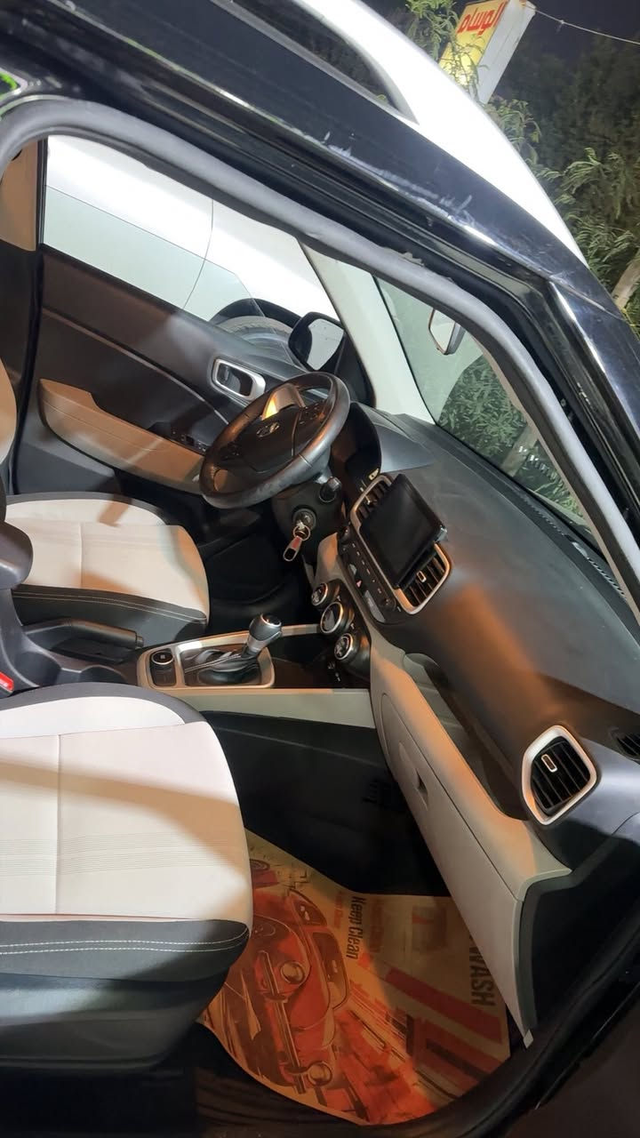 السلام عليكم هونداي فينو ٢٠٢٣ دخول جديد ماشيه ١٦ ميل تحويل او وكاله فول فتحه رادار مابيه اي نقص حادثه جاملغ وبنيد بدون داخل 
السعر ١٣٠ ورقه 
***********
