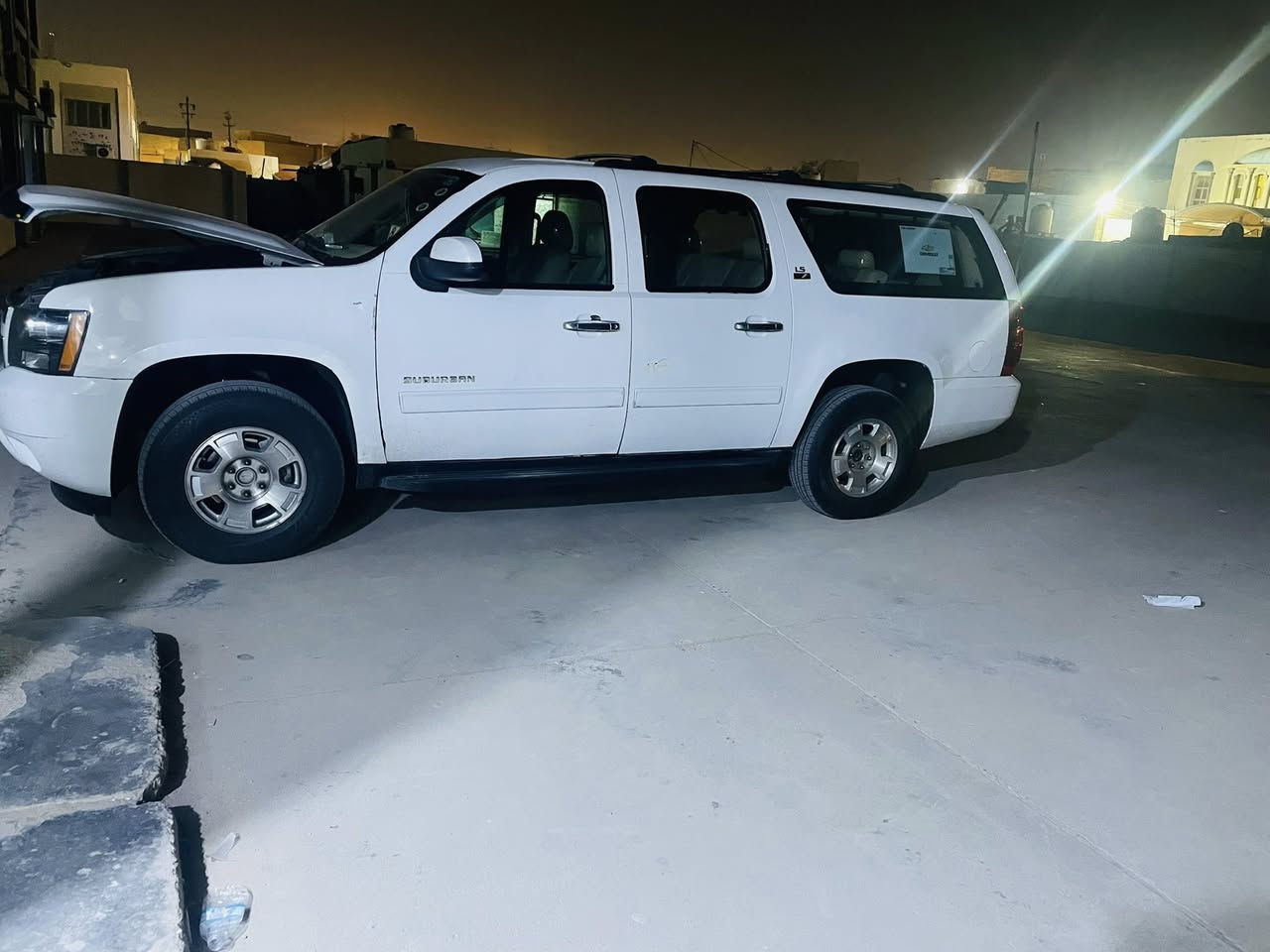 سلام عليكم تاهو مديل 2008 خليجي لونها سلفري مصبوغه ابيض اجرا رقم بغداد خطها بصره كربلاء بيها بابين مبدل اثر خياس باب الصدر وباب سائق وبيها ونه بل اكسل خفيفه كير مكينه حداديه جديد تخم تاير جديد  راعيها جيراني عنواني بصره معقل رقم الهاتف *********** سعر 153
