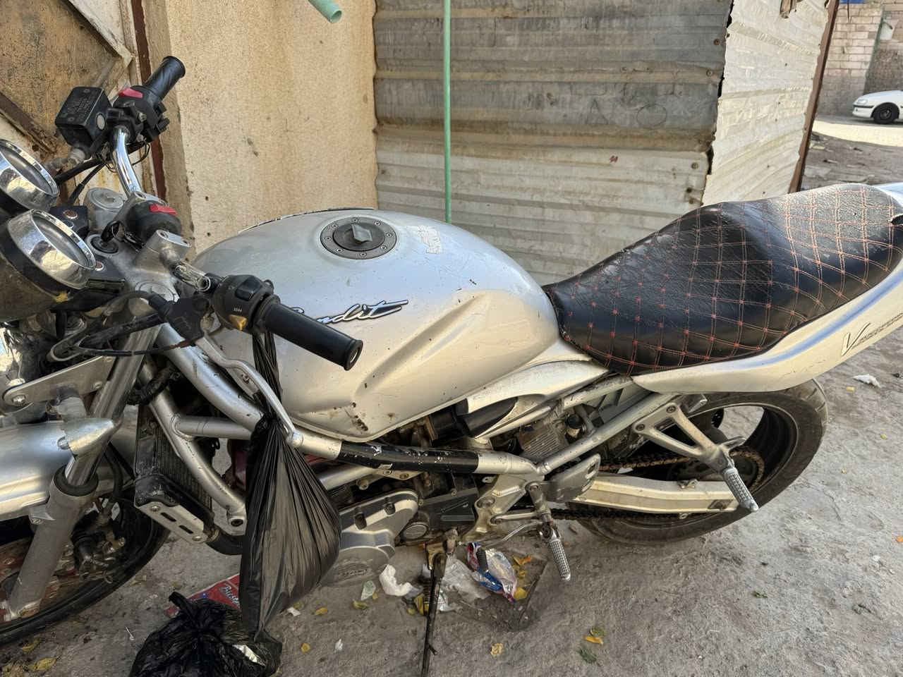 باندا اوراق نكره سلف 250 مكينة السعر 750 اكو صوره بيهة مواصفا كلهة الدراجة برغي ما بيهة نقص نكره سلف واطلع وين ماتريد ***********
