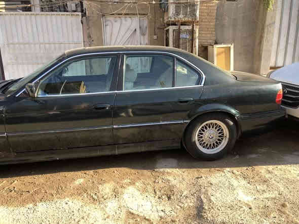 سلام عليكم 

بيم دبيلو كاسحة موديل 98
ب اسمي تحويل ثاني يوم 
صندوق شفط 
تاب + كامرا
سماعات اربعة شغالة 
اغلفة كشنات جديدة 
اربع تايرات جدد 
فتحة سلايت روف
دشبول بل كارتون 
تانكي جديد 
وطوافة شغالة
مكينة28 كير تمساح 
اصل وفصل 28 
السيارة بيها ضربة مبدل جاملغ والبنيد 
مبدل شبرين من الفخدة مال شاصي 
سيارة بلادية لون اخضر قطرة صبغ مابيها 
كهربائيات كلها شغالة 
السيارة مكانها بغداد 
رقم صلاح الدين 
ب اسمي رقم انكليزي دولي 
السعر 45 
*********** رقمي
