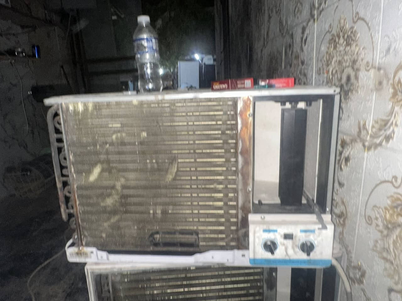 مكيفات للبيع سعر الواحد ٣٥٠ نضيفات شغالات ثلج تبريد مالهن تواصل ***********
