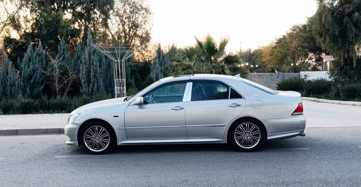 مووس 2005 ١ پارچه صبخ
سلایت ، ۳ دوگمه..  ده رگا به سمه . ناو ره صاصی. شاشه تیسلا. هیچ سارد و شوختی نیه. مکینه و گیر بچوک بنزین که م ده خوا شوین که لار ***********
