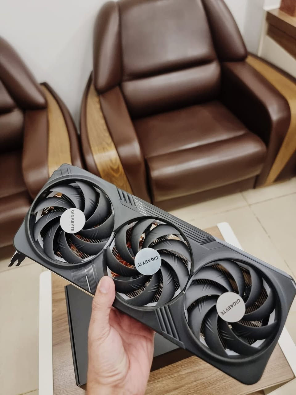 للبيع 4080s gigabyte

السعر 1500 الف قفل


**إذا كنت صاحب هذا الإعلان وتريد حذفه لأي سبب، رجاءا أرسل رسالة إلى الدعم الفني**