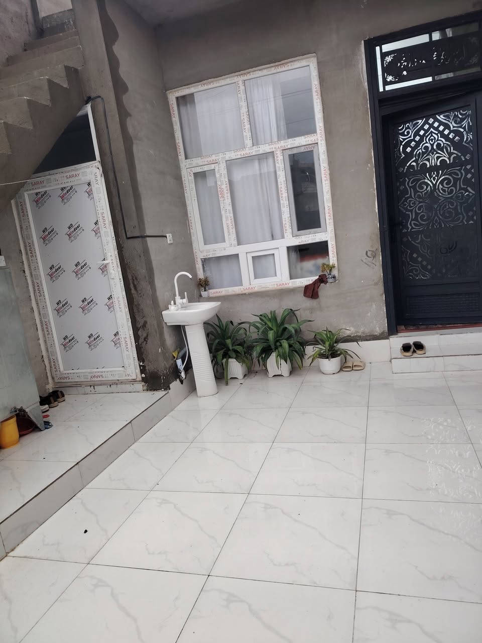 بيت للبيع منطقه ١٦ اب مساحه 100 متر وجهه 5 قريب عل شارع عام غرفه نوم صالون مطباخ وحمامات طابق ونص غرفه نوم البيت دكت مركزي سقف ثانوي ويا غراض بيت للبيع سعر 50 وبي مجال


**إذا كنت صاحب هذا الإعلان وتريد حذفه لأي سبب، رجاءا أرسل رسالة إلى الدعم الفني**