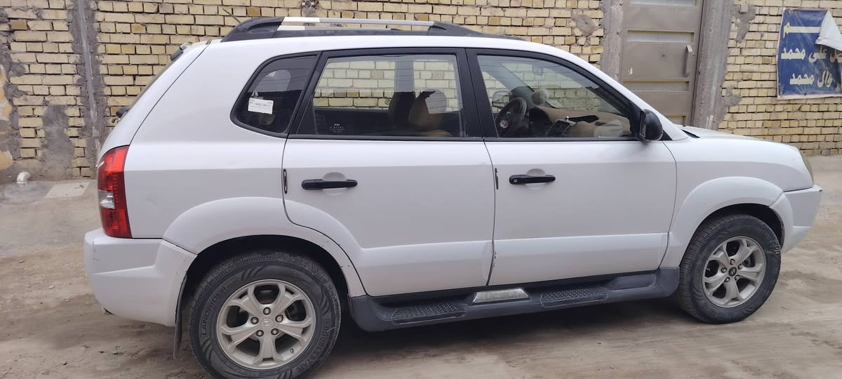 السلام عليكم توسان للبيع موديل 2009 مكفوله عدا الدعاميات مصبوغه أثر شخوط محرك 2000 مامفتوح على وضع @الشركه رقم بغداد الماني بأسمي تحويل مباشر لمعرفة التفاصيل الاتصال على الرقم *********** السعر115 وبيه مجال المكان بابل /جبله
