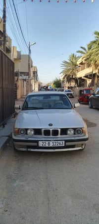 بي إم 525 • تحويل باسمي • داخل ابيض جلد